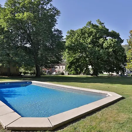 Konukevi La Chapelle Aux Acacias *