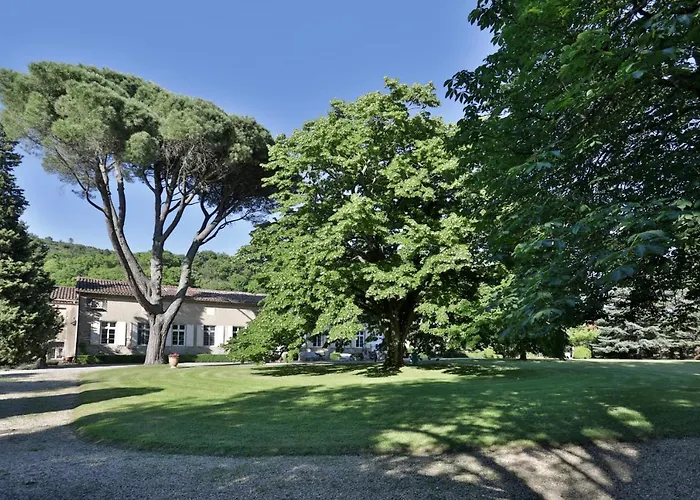 La Chapelle Aux Acacias Pensión