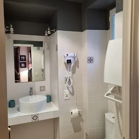 招待所 La Chapelle Aux Acacias *