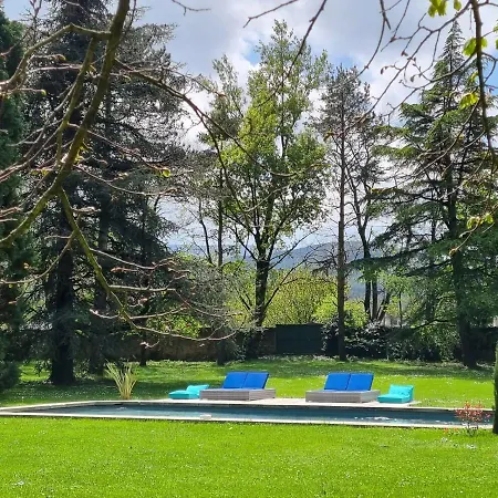 招待所 La Chapelle Aux Acacias *